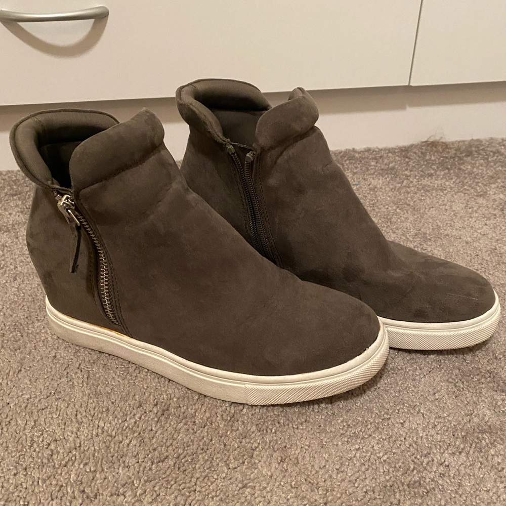 Madden girl gray wedges size 7.5
